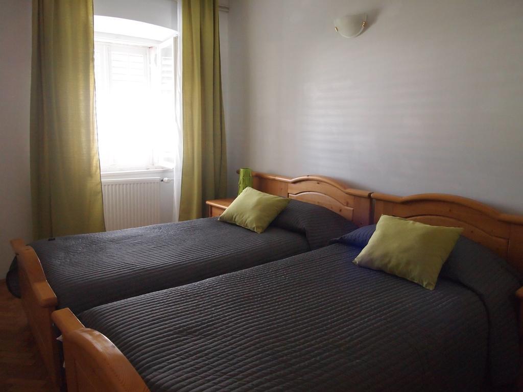 Guest House Kolarin Slano Oda fotoğraf